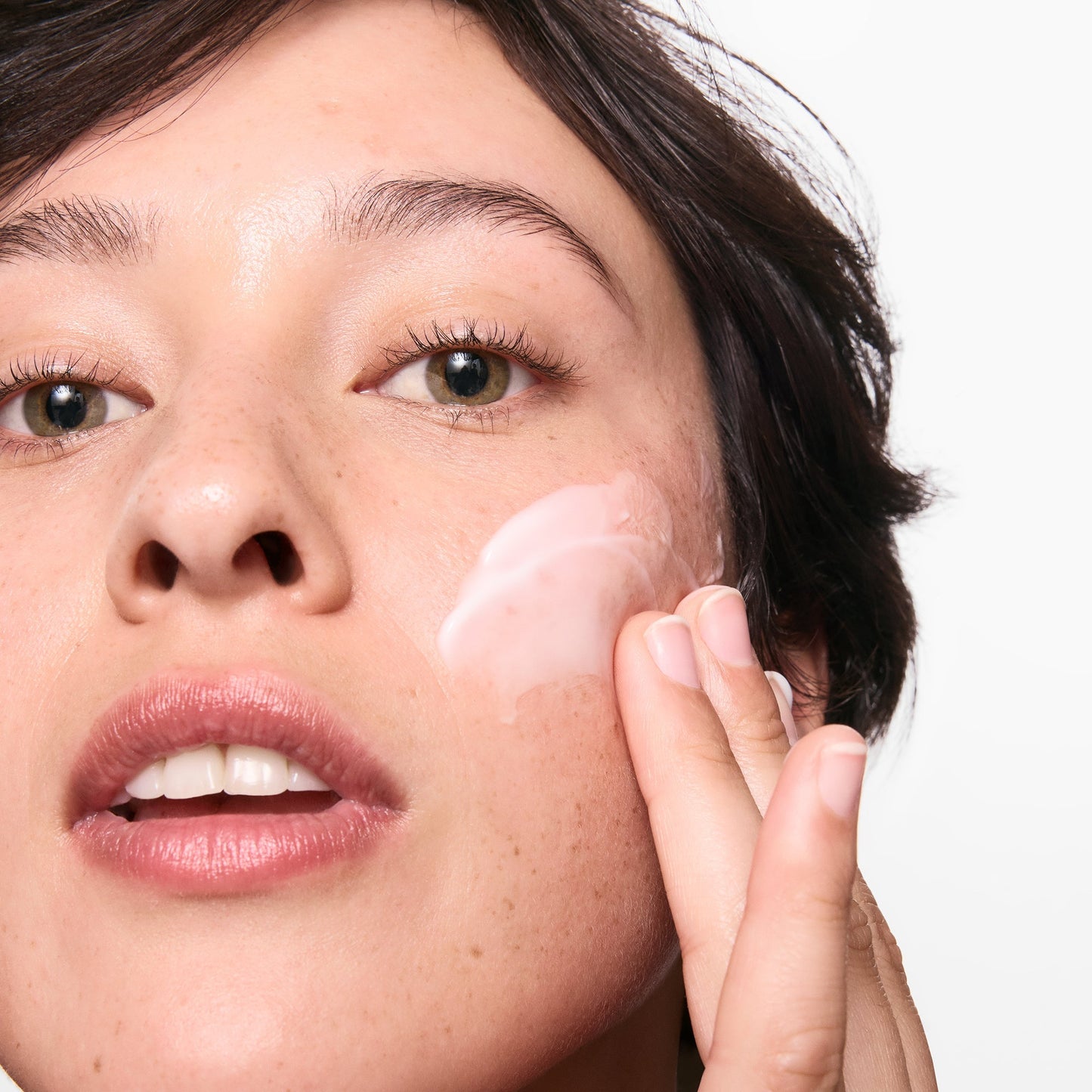 hydrating-cleanser-and-oil-free-moisturizer-duo-x5 01_LYDIA_12_APPLICATION_OMEGA_SUPERSIZE_036_1_8483aad9-c9a3-46f0-b735-539c739306ac.jpg
